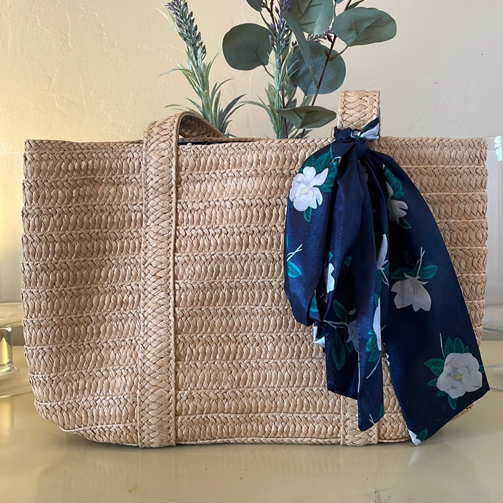 Straw tote bag